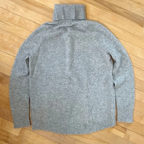 J. Crew Green Turtleneck Sweater - Size XS - Picture 3 of 3